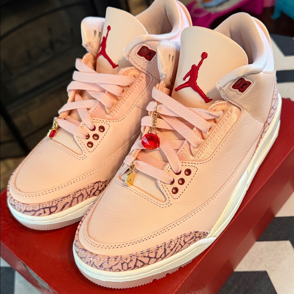 Jordan 3 Valentines women’s - Picture 2 of 6